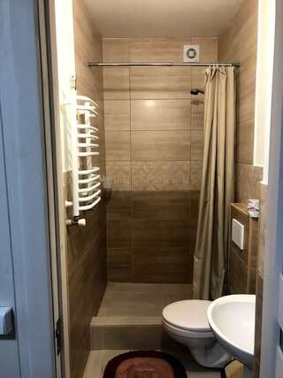 Мотели Fayniy Motel Татаров Стандартный трехместный номер-11