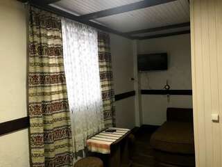Мотели Fayniy Motel Татаров Стандартный трехместный номер-12