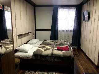 Мотели Fayniy Motel Татаров Стандартный трехместный номер-15