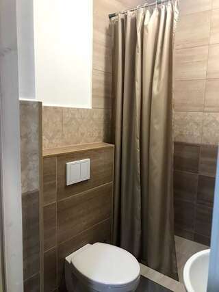 Мотели Fayniy Motel Татаров Стандартный трехместный номер-19