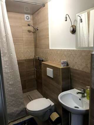 Мотели Fayniy Motel Татаров Стандартный трехместный номер-1