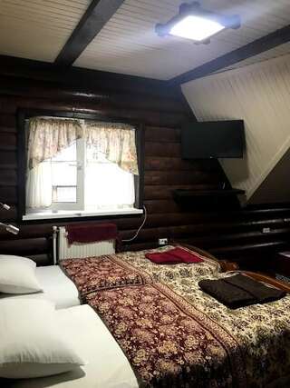 Мотели Fayniy Motel Татаров Стандартный трехместный номер-5